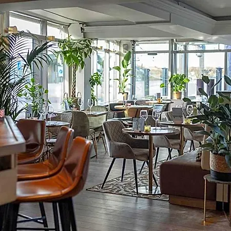 Aparthotel Steeds Aan Zee 4*