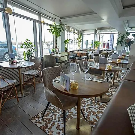 Aparthotel Steeds Aan Zee 4*