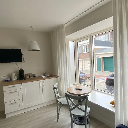 Апарт-отель Hotel Steeds Aan Zee 4*